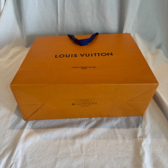 Louis Vuitton Shopping Bag - Picture 3 of 3